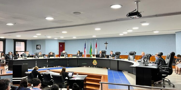 Conselheiros do TCE-AM prestam homenagens a Amazonino Mendes