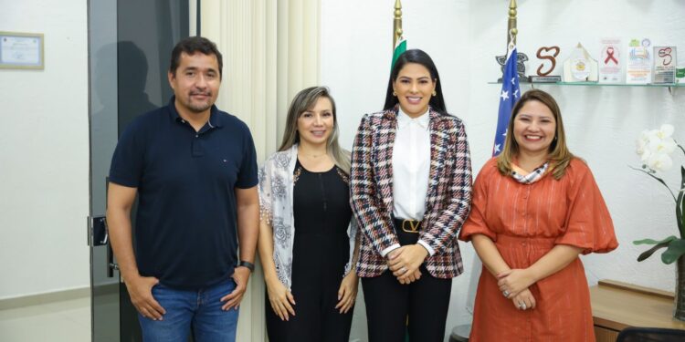 Na Seas, deputada busca parcerias para fortalecer setor social
