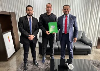 Na polícia, presidente da FAF entrega dossiê e pede investigações contra o Iranduba