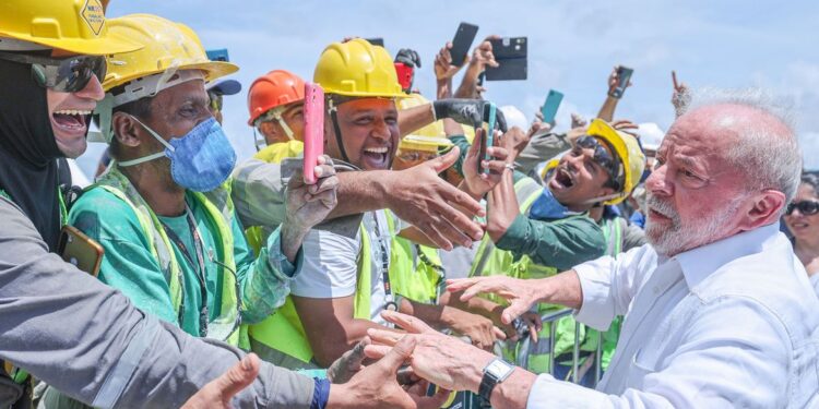 Bolsa Família voltará a exigir frequência escolar e vacinação