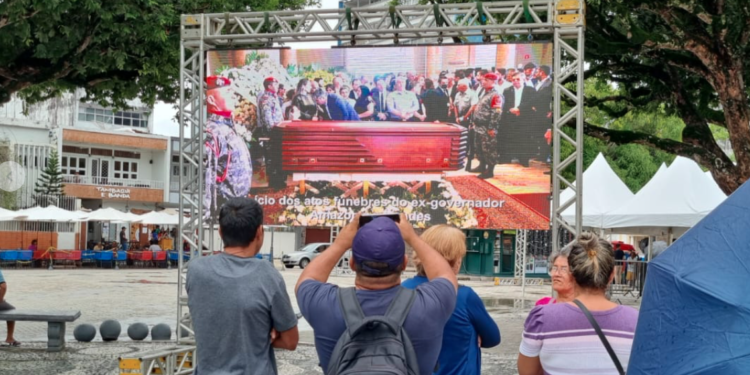 Filha diz que Amazonino falou que acreditava no futuro do Amazonas e do Brasil