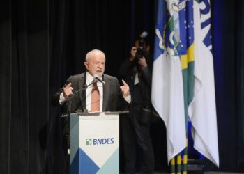 Lula diz que não há justificativa para Selic estar em 13,75% ao ano