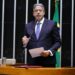 Arthur Lira é reeleito presidente da Câmara com 464 votos