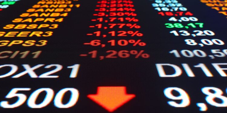 Ibovespa fecha abaixo de 100 mil pontos após decisão do BC