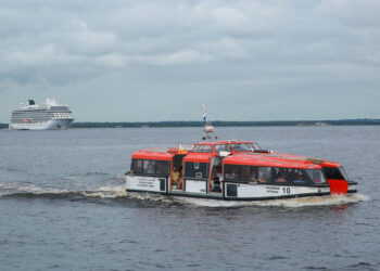 Navio ‘Volendam’ chega a Manaus com mais de 2 mil turistas