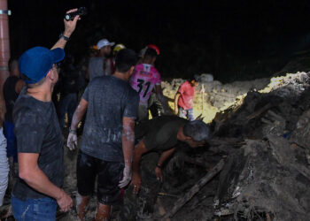 Deslizamento de terra deixa 8 mortos em Manaus; quatro vítimas são crianças