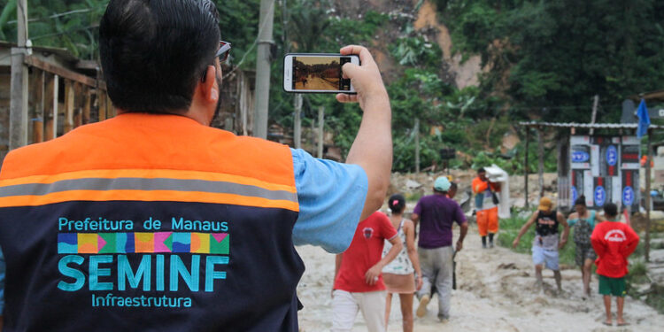 No Jorge Teixeira, força-tarefa interdita mais de 130 residências em risco