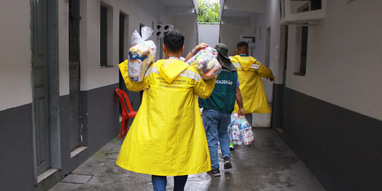 Prefeitura diz que abrigou todas as famílias atingidas por deslizamento de terra