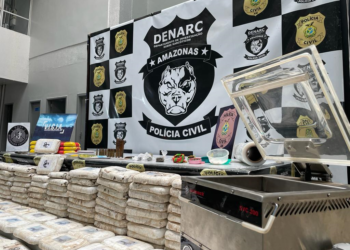 Polícia prende dupla e apreende cerca de 300 quilos de cocaína