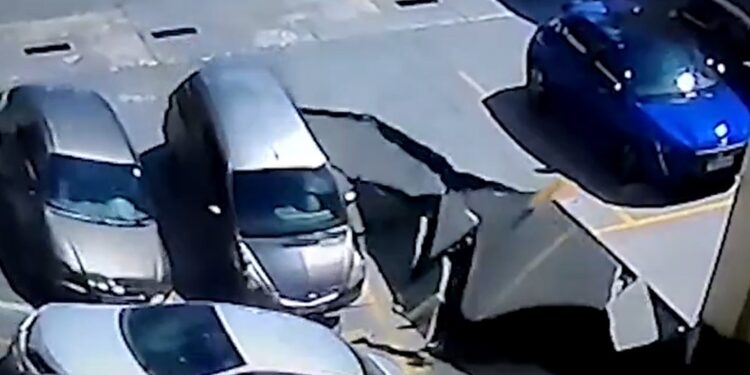 Prefeitura de Osasco cassa alvará de shopping após desabamento