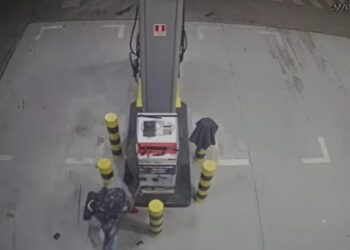 Bandidos tentam explodir cofre em posto de gasolina em Manaus