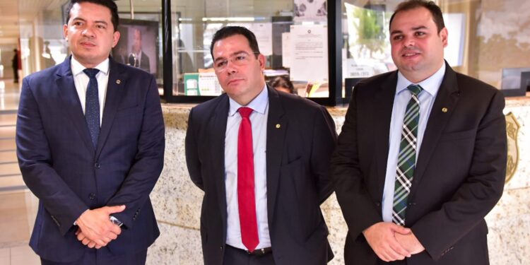 PF abre investigação de ameaça de morte a deputado Wilker