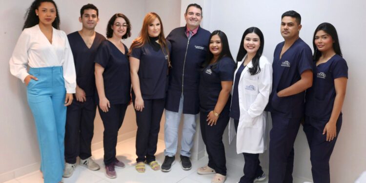Transplante capilar com fios da barba e tórax chega em Manaus