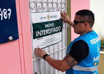 Prefeitura interdita móveis em situação de risco no Jorge Teixeira