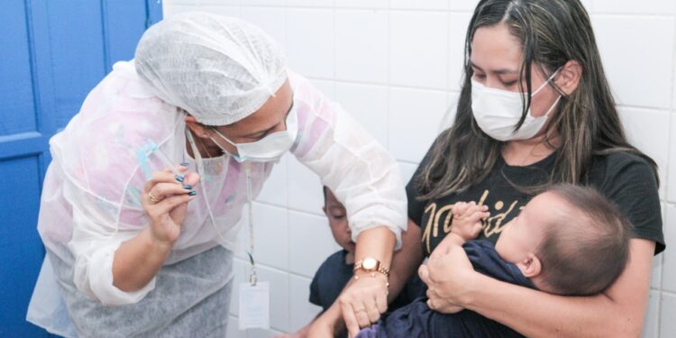 Prefeitura de Manaus reforça oferta da vacina meningocócica C para bebês, crianças e trabalhadores da saúde