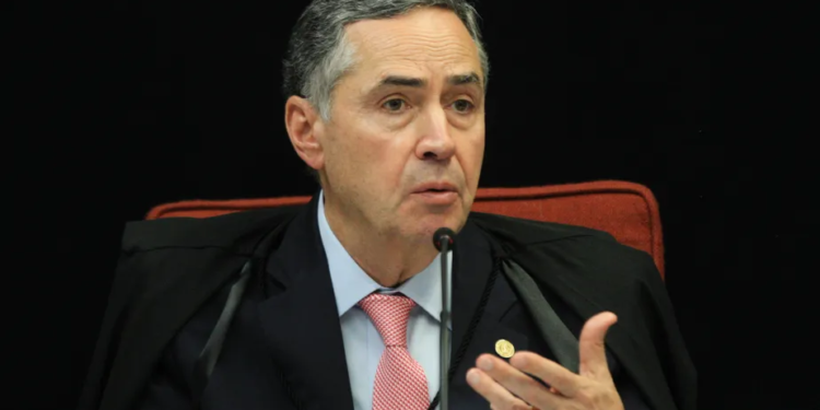 Barroso é internado em UTI de Brasília após cirurgia intestinal