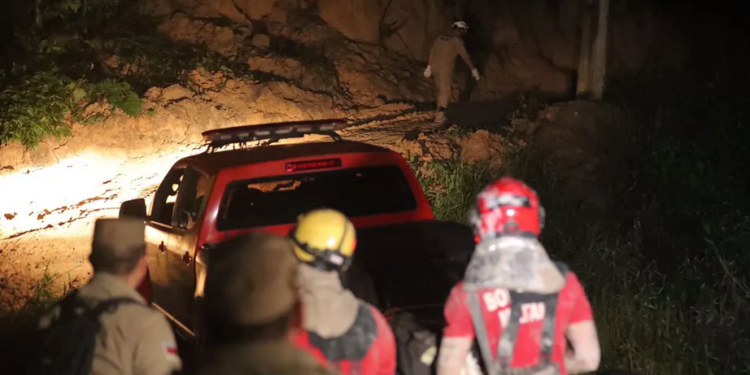 Vítimas do deslizamento de terras são identificadas no IML