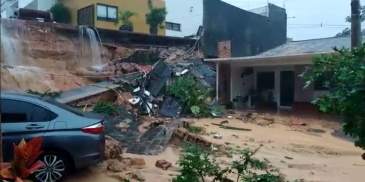 Vídeo: Forte chuva causa prejuízos em Manaus