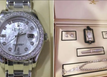 Bolsonaro recebeu terceiro conjunto com Rolex de diamantes, diz jornal
