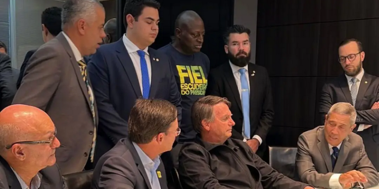 Três meses depois, ex-presidente Jair Bolsonaro retorna ao Brasil