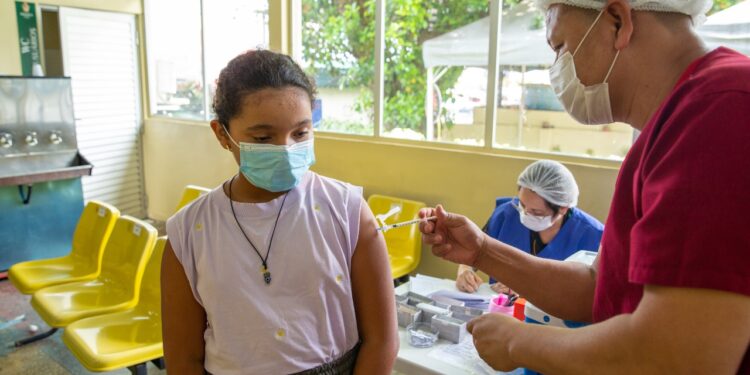 Alerta da vacinação contra o HPV no combate ao câncer do colo do útero