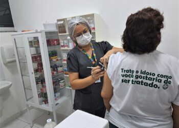 Prefeitura amplia oferta da vacina bivalente para idosos na Policlínica da Funati