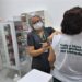 Prefeitura amplia oferta da vacina bivalente para idosos na Policlínica da Funati