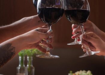 Pátio Gourmet promove aula sobre harmonização de queijos e vinhos, com o sommelier Alexsander de Oliveira