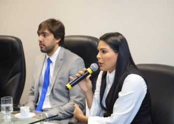 Para deputada, o aumento do salário é a verdadeira valorização do profissional da educação