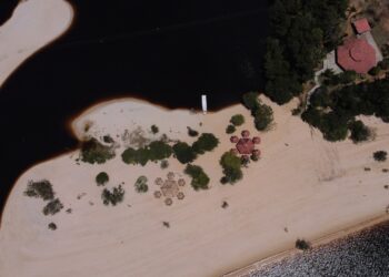Conheça destinos turísticos com saída de barco da Marina do Davi