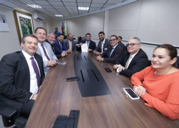 Presidente da Câmara firma nova parceria para projeto itinerante