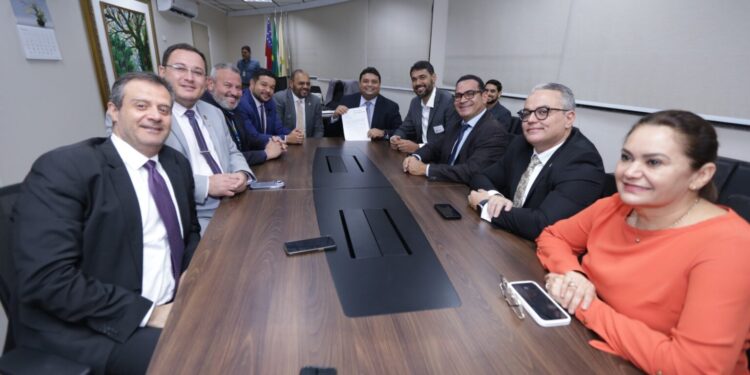 Presidente da Câmara firma nova parceria para projeto itinerante