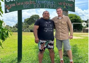 Luciano Huck conhece turismo de base comunitária no Amazonas