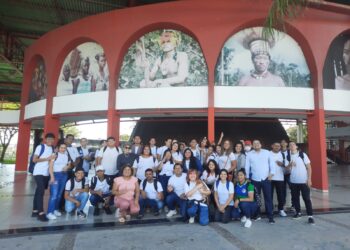 Estudantes do Ceja visitam Centro Cultural dos Povos da Amazônia
