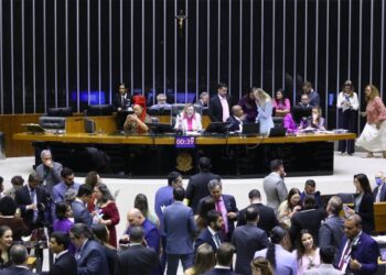 Câmara aprova pensão especial para filhos de vítimas de feminicídio