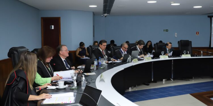 TCE-AM reprova contas e aplica multa a ex-gestores das câmaras de Maraã e Uatumã