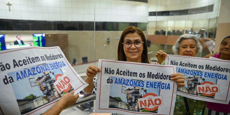 Vereadores aprovam projeto que proíbe instalação de medidores aéreos