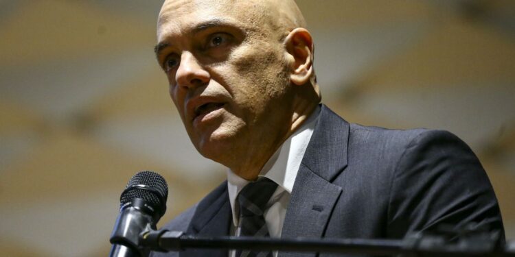 Moraes nega pedido da defesa e mantém prisão de Anderson Torres