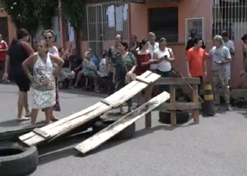 Moradores do Mundo Novo e São Raimundo se revoltam contra medidores aéreos