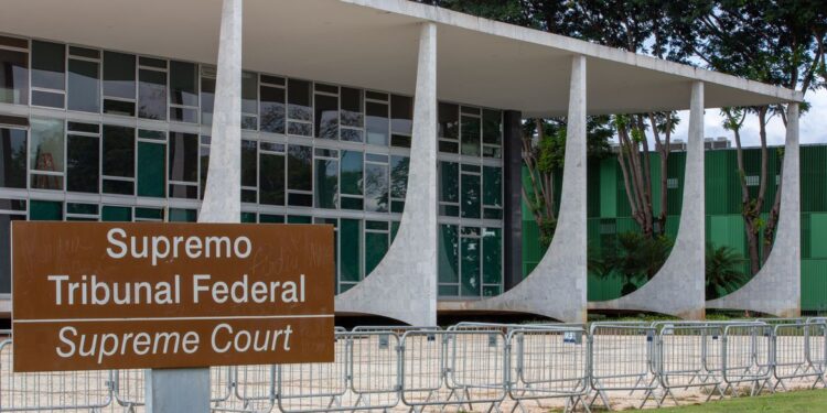 Moraes pede vista e suspende julgamento sobre imposto sindical