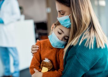 Pediatra alerta para os sintomas da gripe em crianças