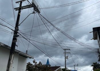 Deputado sugere adequação no Código de Posturas do Município para impedir os medidores aéreos