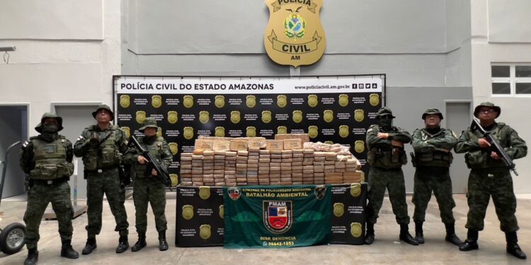 Polícia apreende 730 quilos de cocaína, na AM-010
