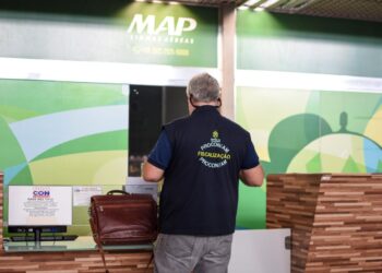 Procon-AM intervém para garantir direitos de passageiros com voo cancelado para Carauari