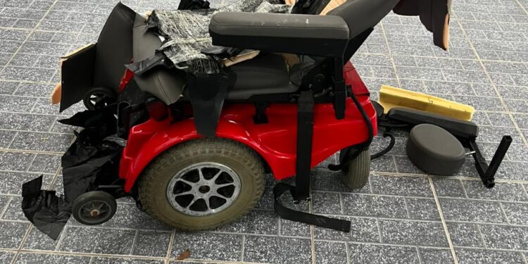 PF prende colombiano que escondia 14 kg de drogas em cadeira de rodas