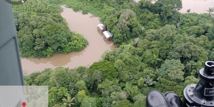 No Vale do Javari, Exército destrói 5 balsas de garimpo ilegal