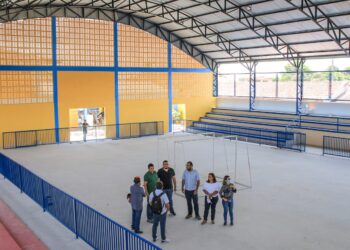 Prefeito vistoria obras em Parintins e promete série de inaugurações