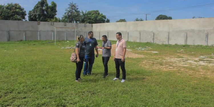 Governo do Estado vistoria local para construção da Delegacia da Mulher em Parintins, diz deputada