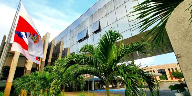 Com bolsa de R$ 3 mil, TCE lança edital com 30 vagas para residência jurídica e contábil