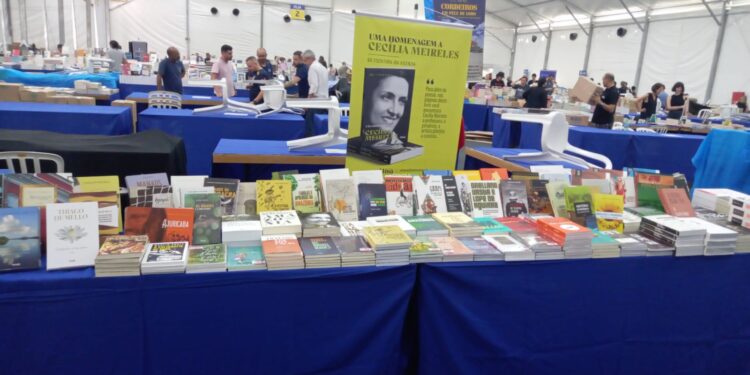A Editora Valer marca presença na 5.ª Feira do Livro da Unesp, no stand da Atma, em São Paulo